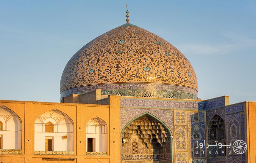 مسجد شیخ لطف‌الله اصفهان با گنبد نخودی‌رنگ